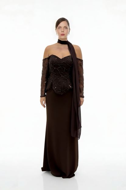 فستان سهرة بني اللون بدون حمالات مزين بالترتر، مقاسات كبيرة